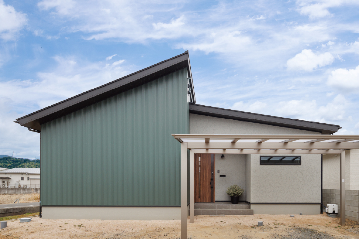 あなたにオススメの家づくりはIROHA.IE HIRAYA勾配天井が室内を広く感じさせる平屋